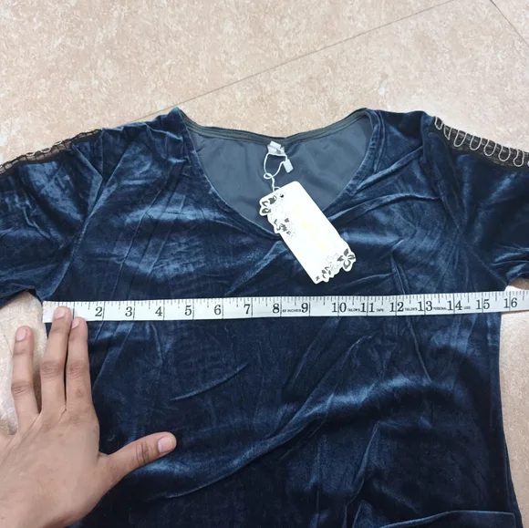 Velvet designer dress...condition new.. - Picture 6 of 8